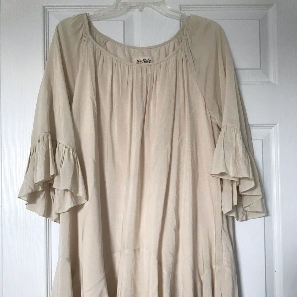 Woman’s cream tunic